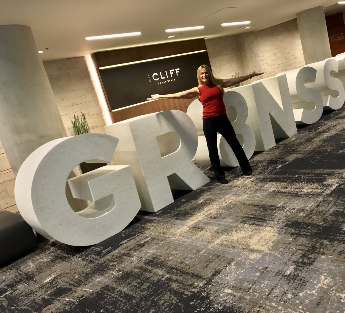 robynbenincasa's tweet photo. Here’s to the seekers, the people who never stop mining the vein of gold, of greatness, that they find in themselves.  What are you naturally great at? What makes you special? What are you drawn to? What makes people gravitate to you? That’s the source of your greatness! https://t.co/2FWDUeqG0r