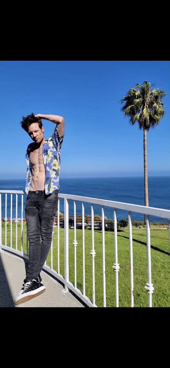 ashtonholmes tweet media