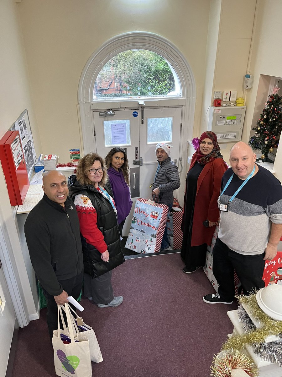 TraceyWardNCHA's tweet photo. Thankyou to @DaveBurrell07 for inviting me to Heathfield House today to make customers day’s special with Christmas presents donated from @mezmin1 and @LeicsCares great to see great partnership working with @NottsCommHA https://t.co/v1R4moOI8R