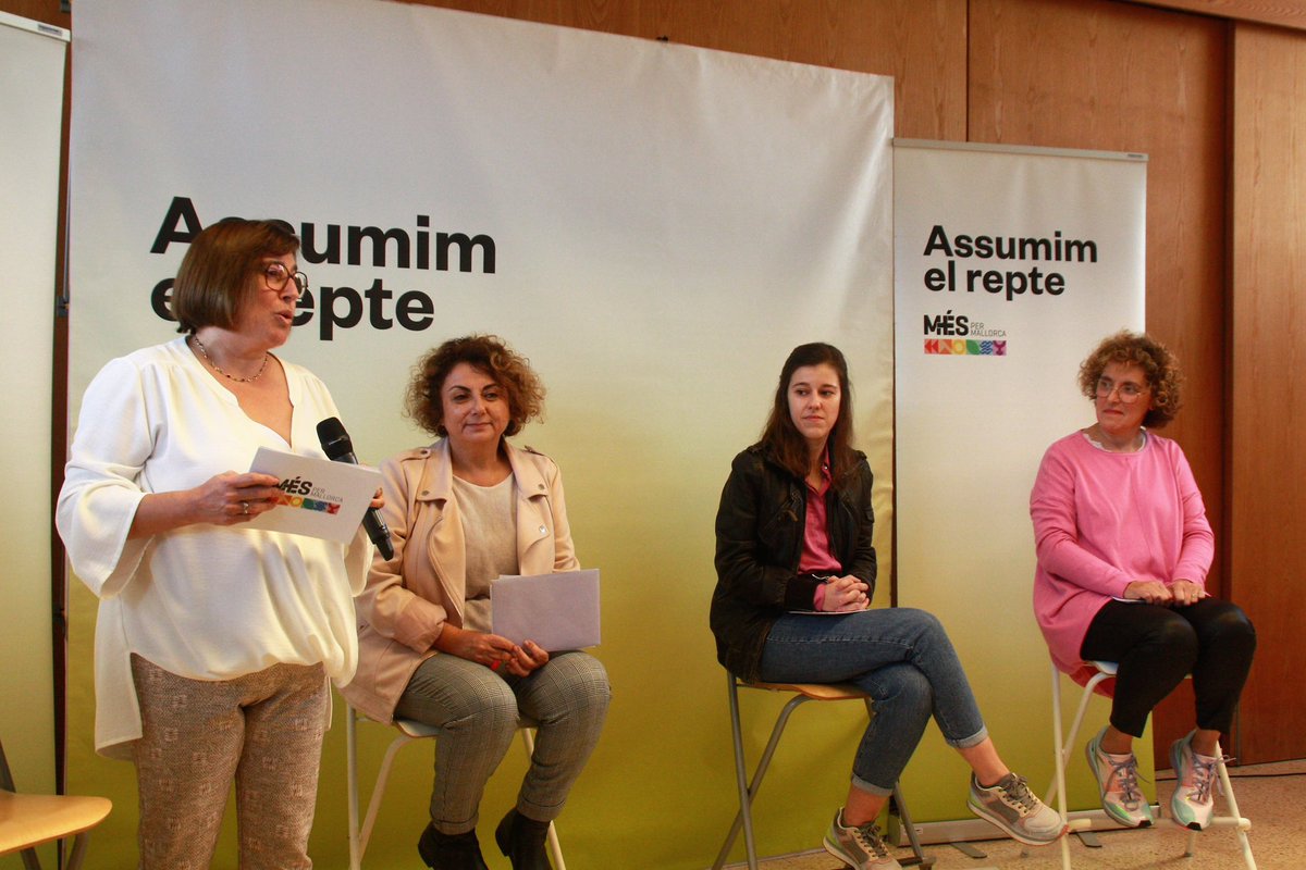 mes_pollenca's tweet photo. MÉS Esquerra dona el tret de sortida de la precampanya al Port de Pollença amb un missatge en visió feminista. 
«Quan una dona se posa en política canvia la dona, però quan moltes dones se posen en política canvia la política». I per això som aquí , per canviar la política.” https://t.co/JNl9vP9dNX