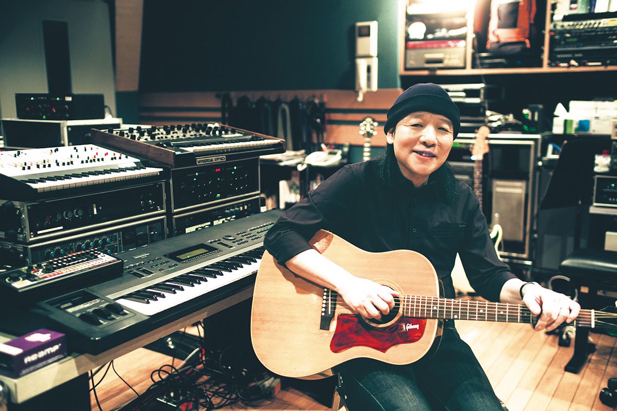 Mickey51Ichi's tweet photo. サンソンを収録しているTOKYO FMのスタジオに置かれた山下達郎さん愛用のアコギでGibson J-160E、その隣りにある紙袋には「PLANET KINGDOM」のロゴかぁ…
六本木にある山下達郎さん自身のレコーディングスタジオだが、何が入ってるのだろうね😅

#山下達郎
#辰談話室
#PLANETKINGDOM
#sundaysongbook https://t.co/WrGG6RRqsX