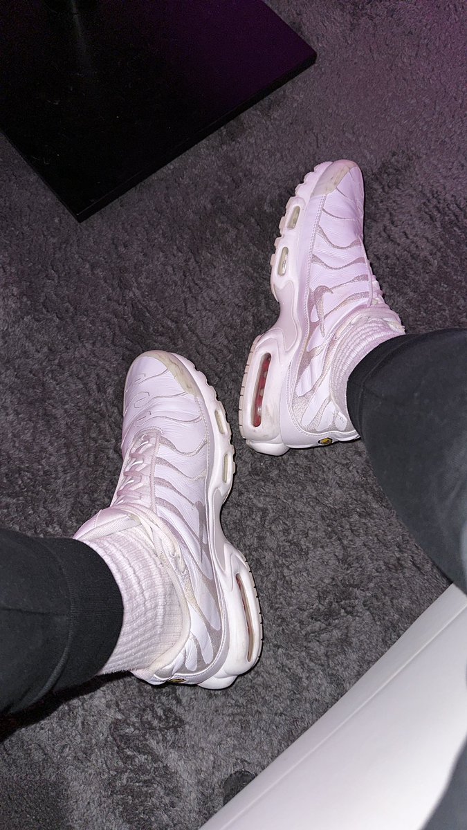 hotsbro1's tweet photo. Who’s into sneakers ? Retweet X https://t.co/jOk1UvcJMV