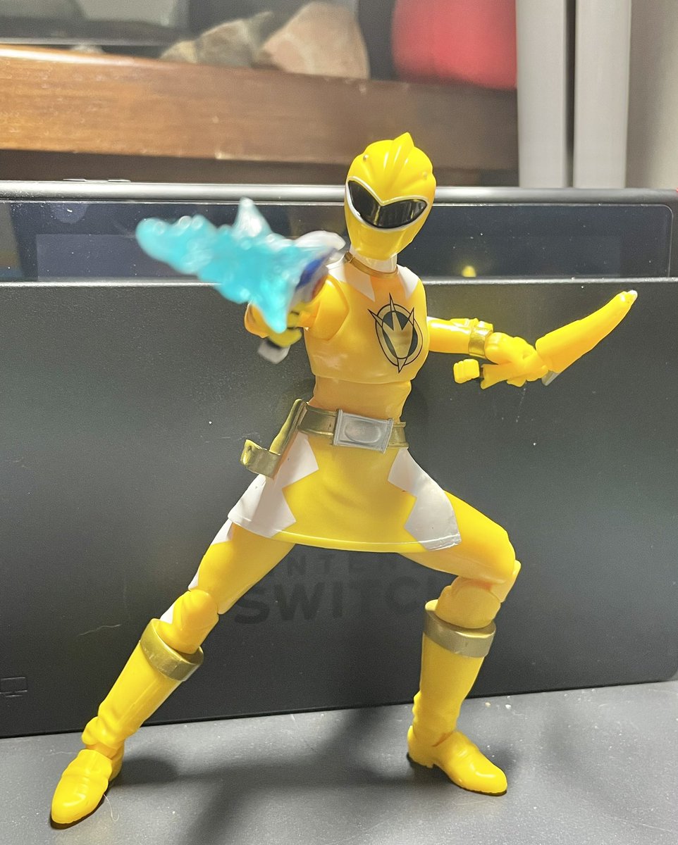 J03y_K10's tweet photo. @RedRangerChris also got me #PRLightningCollection Dino Thunder Yellow as an early Xmas Gift. Thanks yet again bro!!! #PowerRangers #CollectorsHelpingCollectors #MerryXmas22 https://t.co/4aCHHziSQd