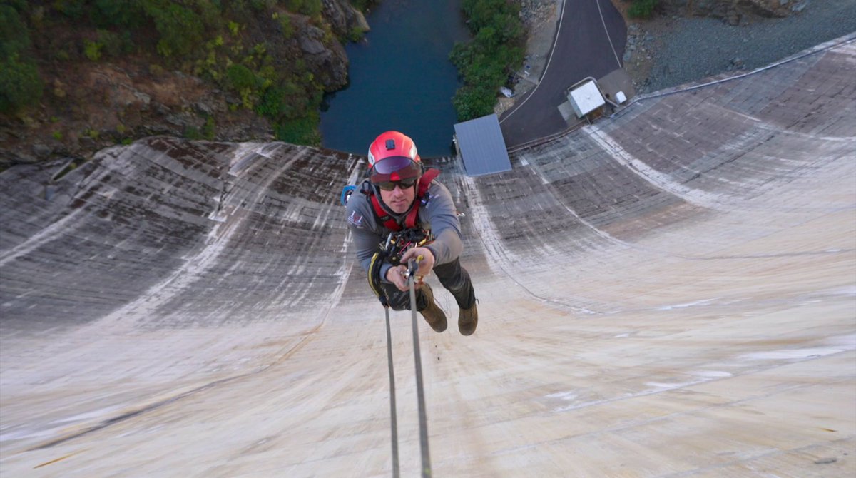 Big_Coat's tweet photo. Would You Take This Job? Get an Adrenaline Rush with Engineering on the Edge. Starting on Wednesday December 21st @ 10pm ET/PT on the Science Channel #engineeringlife #lovehights #sciencechannel #highadventure https://t.co/sLr6SjCzf8