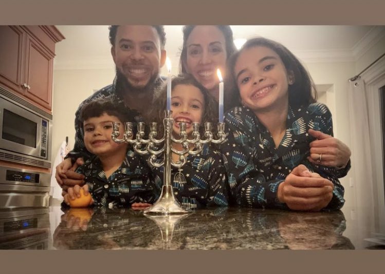 Stanford Men’s 🏀 assistant coach Jesse Pruitt & his family celebrating the 1st night of Hanukkah. 🕎

#JCA | #CoachesLightCandles | #HappyHanukkah