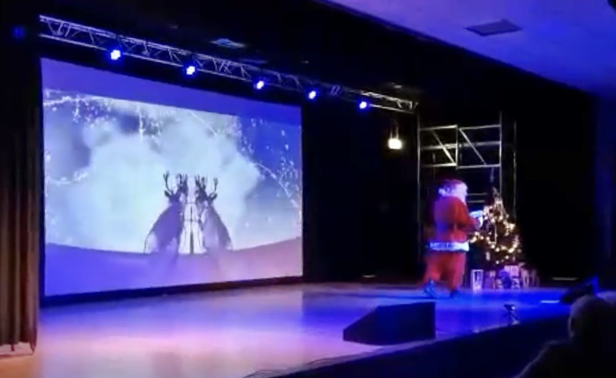 KERSTSHOW 2022 EEN FANTASTISCHE SHOW EN ONVERGETELIJK “KERSTUITJE” VOOR 280 OUDEREN!
Teamwork Dave Louis, Kerstman en Centrum Radio &amp; TV.

Ze hadden het niet verwacht maar het zal voorlopig het gesprek zijn bij veel opa’s &amp; oma’s!

youtu.be/S6h3HTGrW0Q via <a href="/YouTube/">YouTube</a>