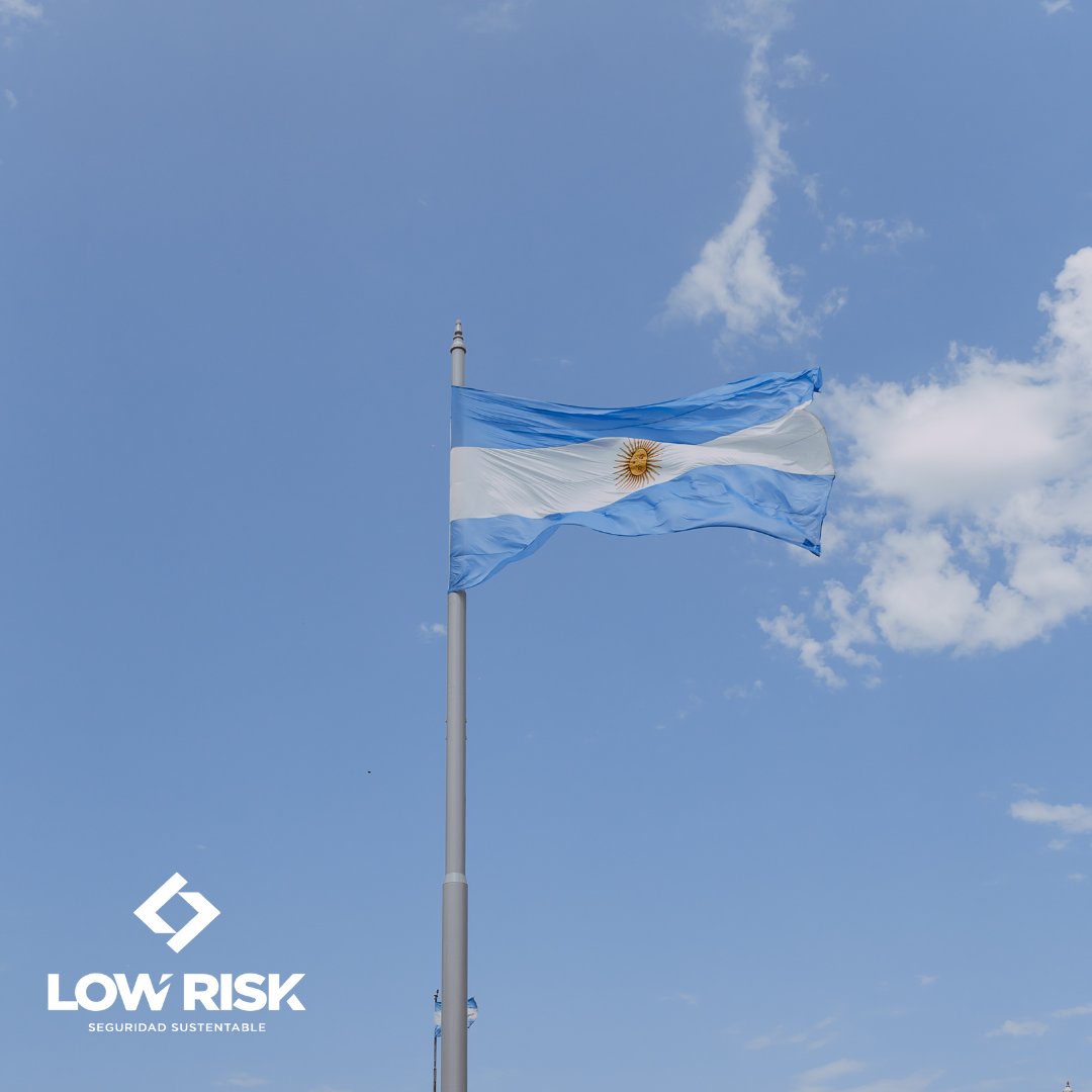 lowrisk_ss's tweet photo. @afaseleccion Campeones del Mundo!

Felicidades Selección Nacional, la bandera mas alto que nunca! https://t.co/LrBPqImTGR