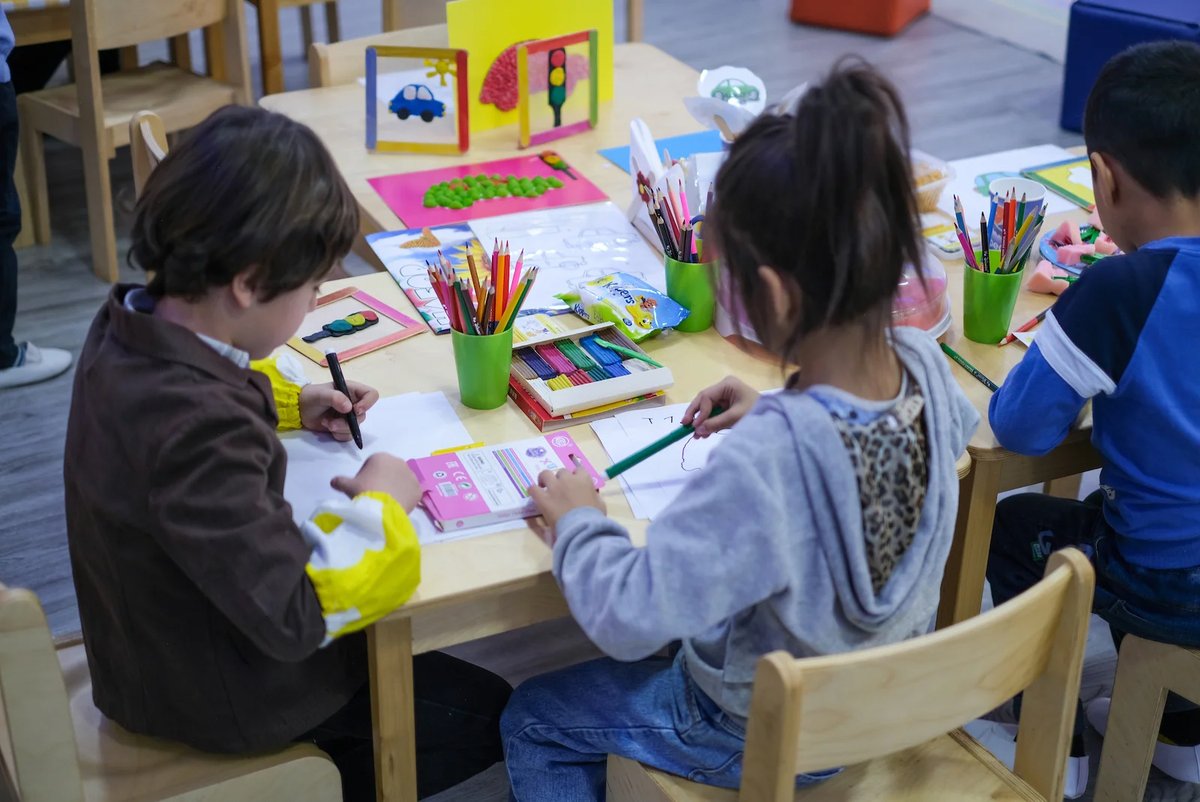 👧👦🏽👶👶🏿👧🏻👦🏽👧👶
Children who participate in early childhood education have better health, job prospects, and higher earnings as adults, but the international human rights only guarantees the primary education.
Read More: bit.ly/3BMnYY6
Leer Más: bit.ly/3FIDS70