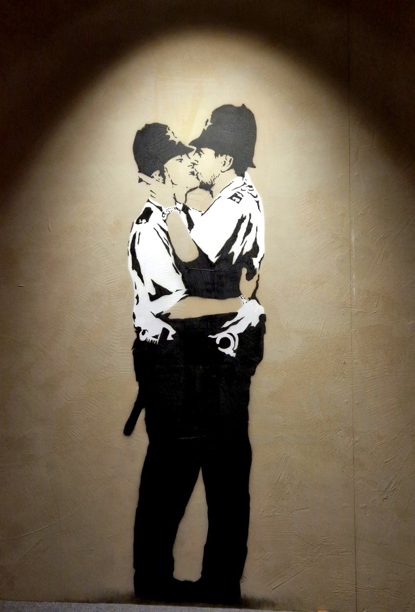 Dear all, shortly before it ends i made it into the #UnauthorizedExhibition The Mystery Of #Banksy - A #Genius Mind. I was pleasantly surprised at how much I like his #Works...that's why i brought the artwork for you guys to look at!!! @mystery_of_banksy🎈