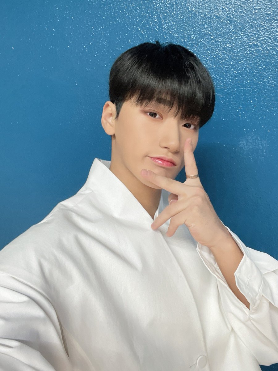 <a href="/ATEEZofficial/">ATEEZ(에이티즈)</a> #TRAD | 19.12.22

[📷] 2022 KBS 'Gayo Daechukje' bastidores

TINYs, vocês tiveram uma boa segunda-feira❓
Se você ver as selcas do ATEEZ na performance de T.O.P no festival KBS 'Gayo Daechukje', você vai esquecer o tédio da segunda-feira
Vamos nos divertir o resto da semana ☺