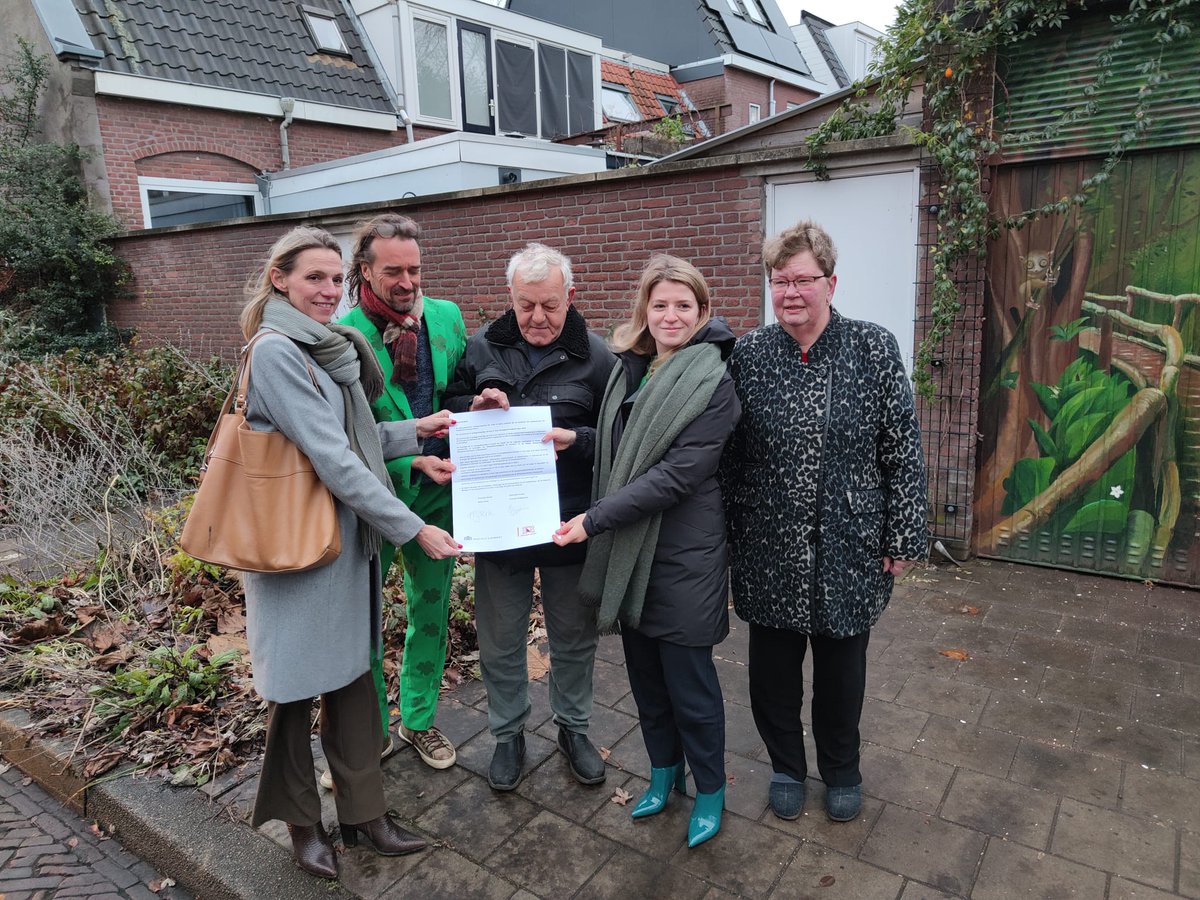 Utrecht moet #klimaatbestendig worden. Daarom ondertekende ik vanmiddag namens <a href="/GemeenteUtrecht/">Gemeente Utrecht</a> met <a href="/MirjamSterk/">Mirjam Sterk</a> <a href="/ProvUtrecht/">Provincie Utrecht</a> de Europese ‘Missie Aanpassing aan Klimaatverandering’. Samen gaan we voor een netwerk vol kennis en samenwerking voor een #klimaatadaptief Europa!