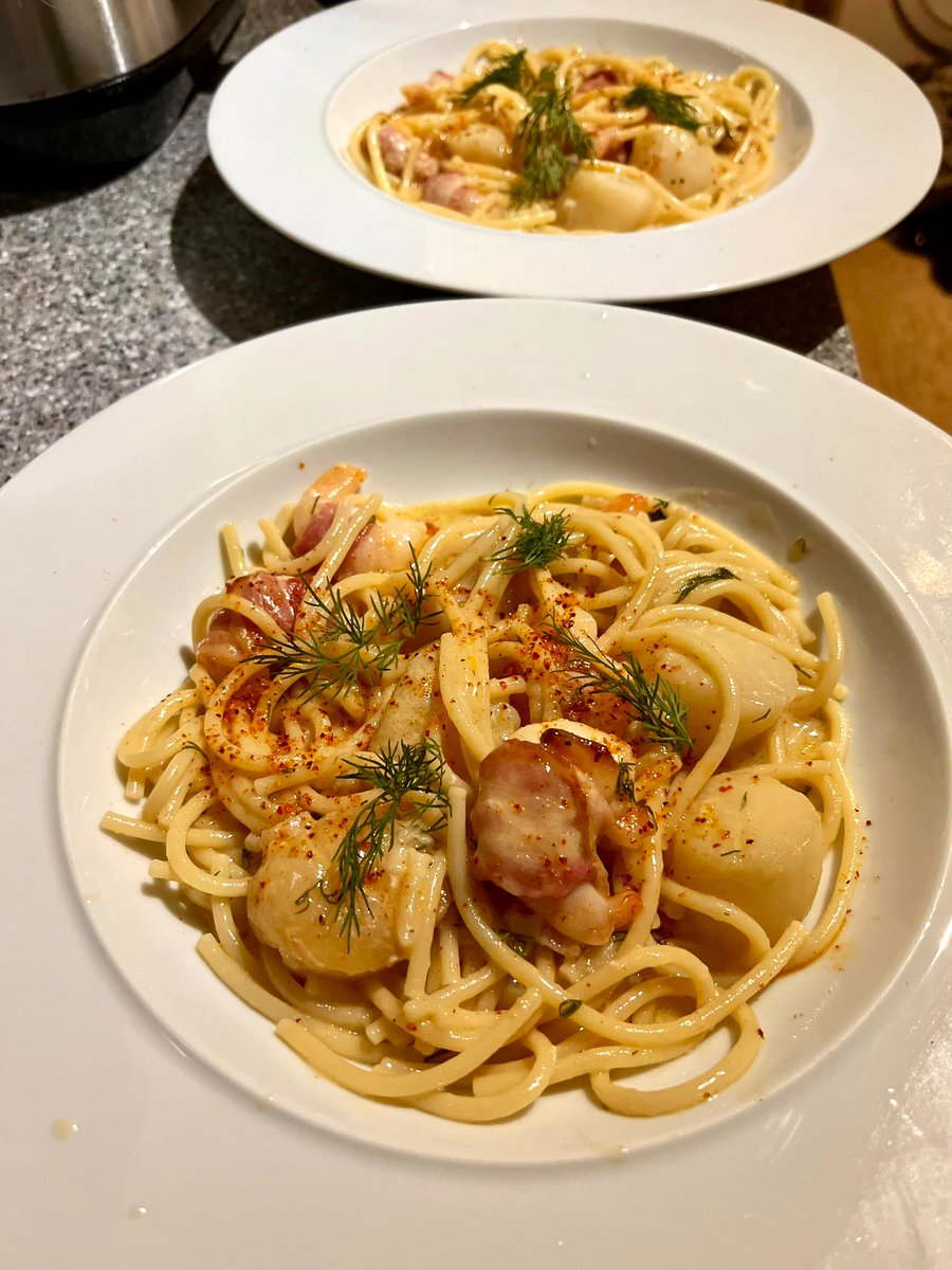 What’s on your dinner table.

Tonight my son and I are tucking into Scallop & King Prawn Pasta with fresh dill & Espelette Pepper.

A delicious bowl of seafood pasta.
#fishisthedish