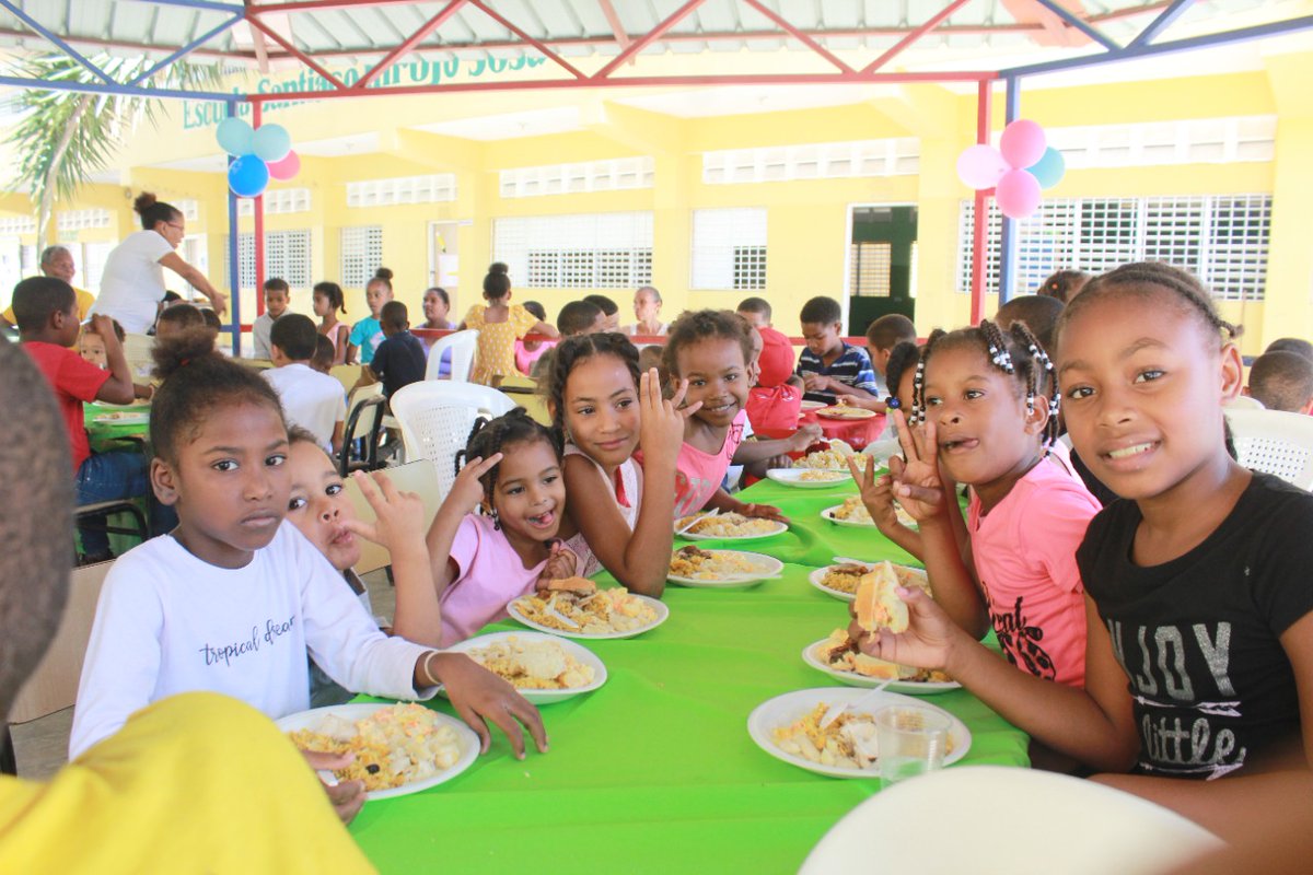 AnaInoatv's tweet photo. Fundación Ofrendando con Amor realiza almuerzo navideño y dona juguetes a cientos de niños: Leer más.- https://t.co/sN9YMO9tY4 
.
.
#Ofrendandoconamor
#Fundación
#ONG
#Anainoatv
https://t.co/NFEL9JCtoZ https://t.co/DOwrBgxVcc