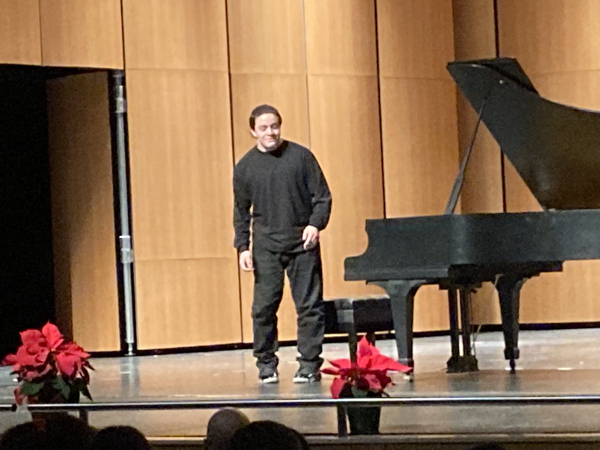 VAPAcoordinator's tweet photo. Pinole Valley HS Choirs and Piano Students celebrated the Winter Holidays with outstanding performances all around...including the WCCUSD Adult Choir! @WCCUSD @WCCUSDLibraries @PVSpartanPride @PinoleValleyHS @WCCUSDPathways https://t.co/18GHIs2MNG