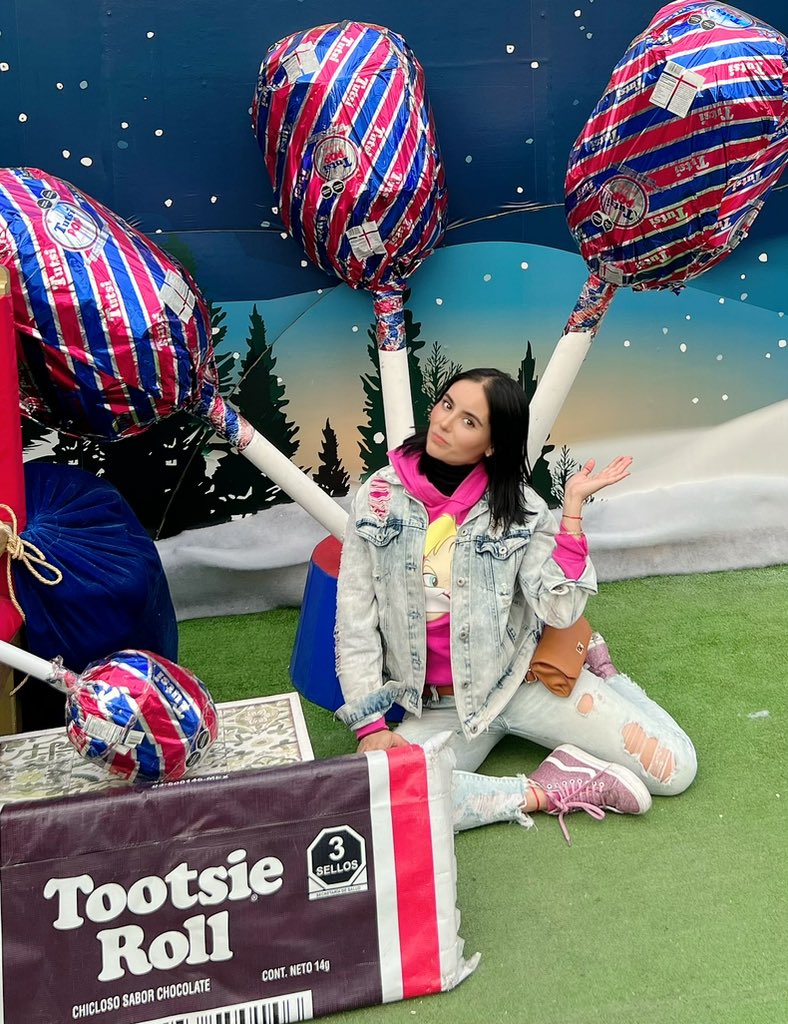 GracianGemma's tweet photo. Ya se siente el espíritu navideño!!! Que tengan excelente lunes y para los que ya están de vacaciones disfruten al máximo.
.
.
.
#christmas #navidad #candy #tutsipop https://t.co/m1NMNod2Hj