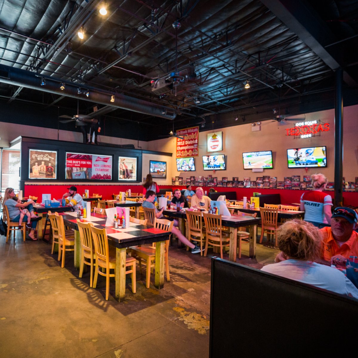 wolfies290's tweet photo. Take a break from all the holiday hustle and bustle by grabbing the fam and stopping by to treat yourself to something delicious from our menu. https://t.co/RymtrBW04O