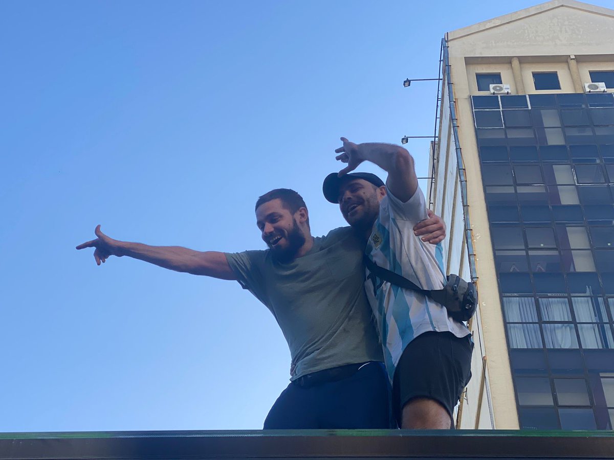 elrroma's tweet photo. Disculpá pero si no festejaste el mundial con Peter Lanzani arriba del techo del metrobus no vamos a poder ser amigos https://t.co/LcKUTjjglB