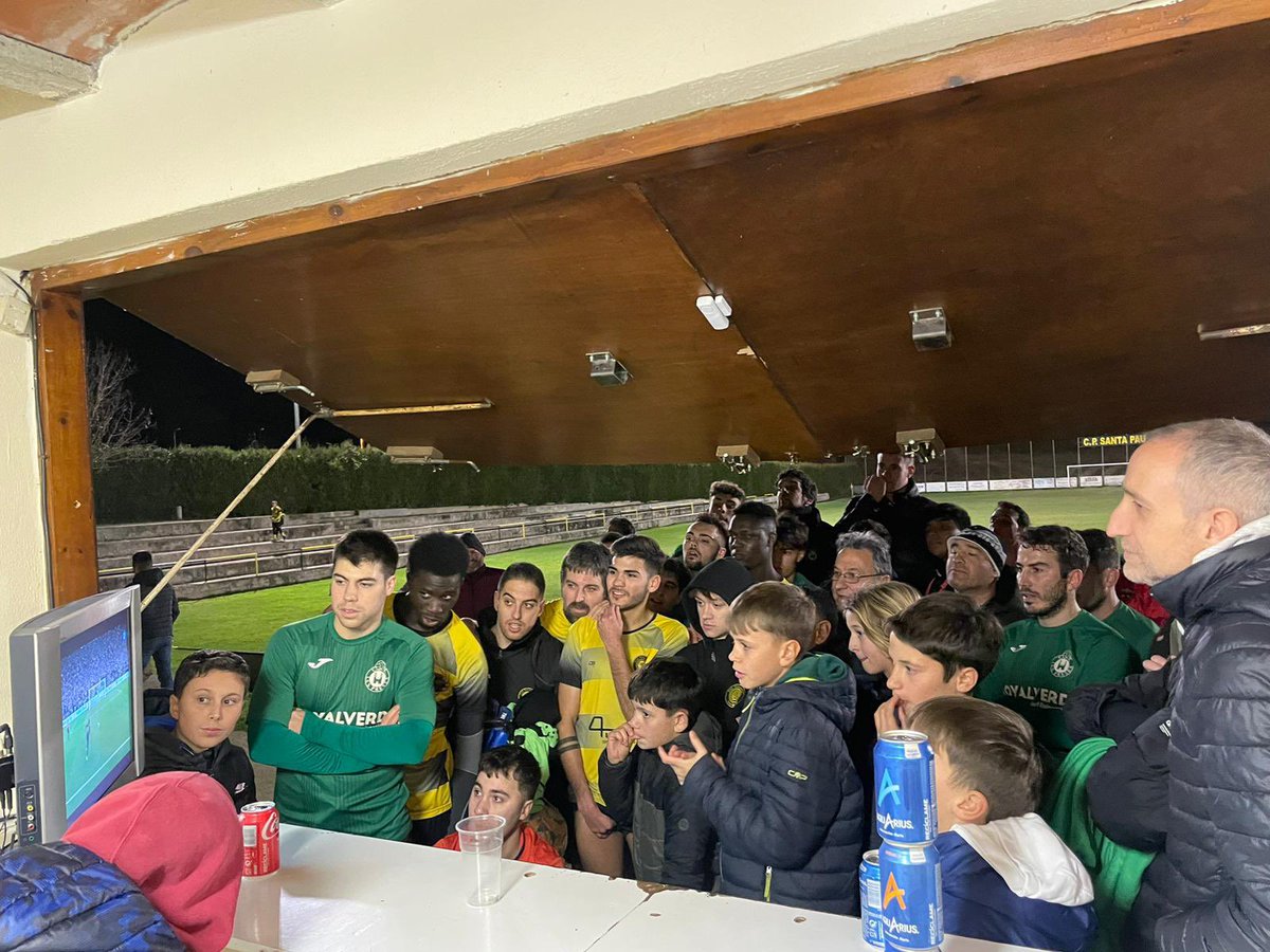 ⚖️ Ahir vam empatar 0-0 contra <a href="/CfPreses/">CF Les Preses</a>

🤝🏻 Vam jugar durant la final del Mundial i els dos equips vam poder viure plegats els últims instants del #ARG - #FRA 

😍 Aquest cop més que mai, gràcies a la gent que va venir a donar suport al futbol territorial! 

#amuntsantapau 🐝