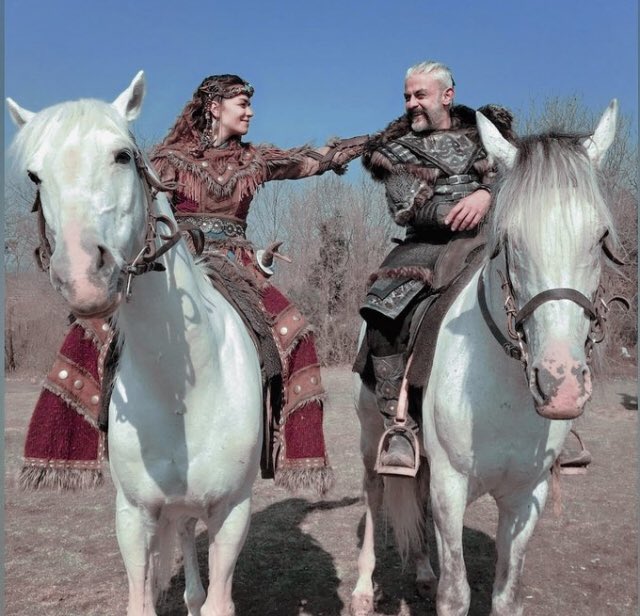 Niye benim kaliteli yan çift shiplerim hep harcanıyor bığtım artığ bığtım:( 
#salpan #azgön #destan #hercai #oytan #oyaunustası 
#ahmettansutaşanlar