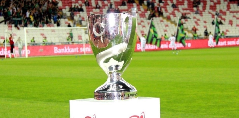 OnlineBabil's tweet photo. Dünya Kupası gitti, Ziraat Türkiye Kupası geldi!

 #ZTK Dört büyüklerin de yer alacağı 5. tur maçlarıyla İddaa hasreti sona eriyor.

Haydi sende daha fazla geç kalmadan üye ol, bahsin tadını Babilbet'te çıkar. https://t.co/rHIFjvrBtn