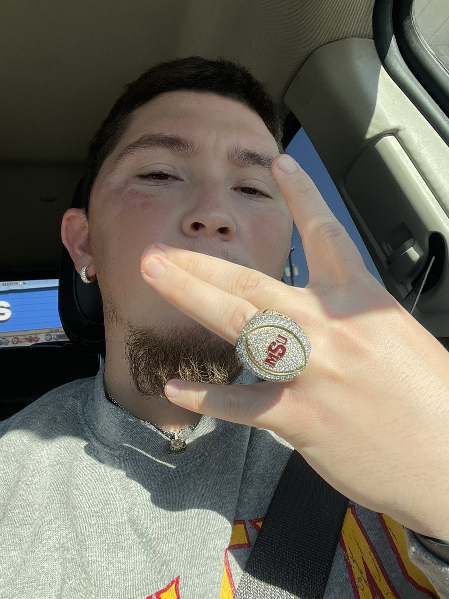 JRL_upnxt7's tweet photo. Finally got to pick up my ring 💍 #W4L #LLJMO🕊️ https://t.co/oLp2cpo3Ie
