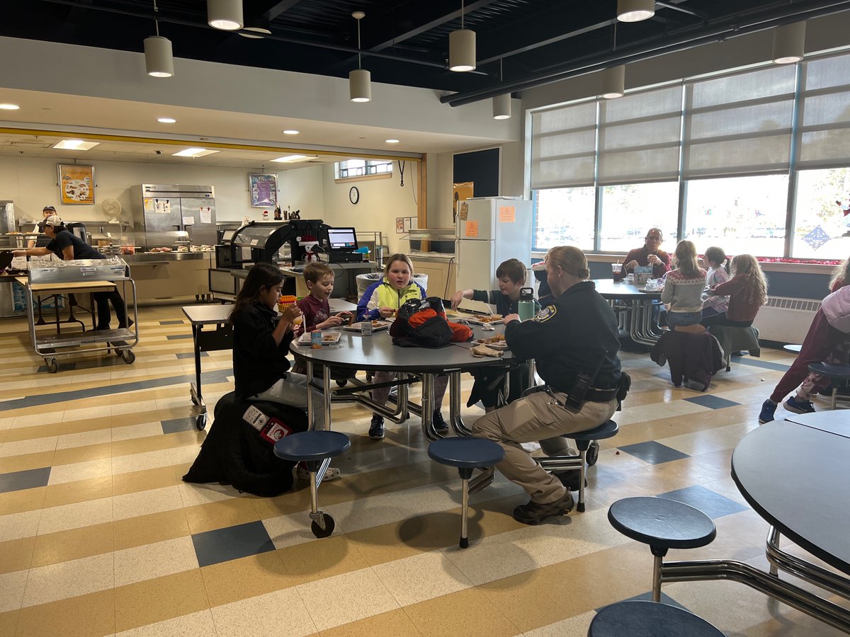 How special when our school resource officer eats lunch with us 🥰 Thank you Officer Amanda! 👮<a href="/franklinpolice/">Franklin Police</a>