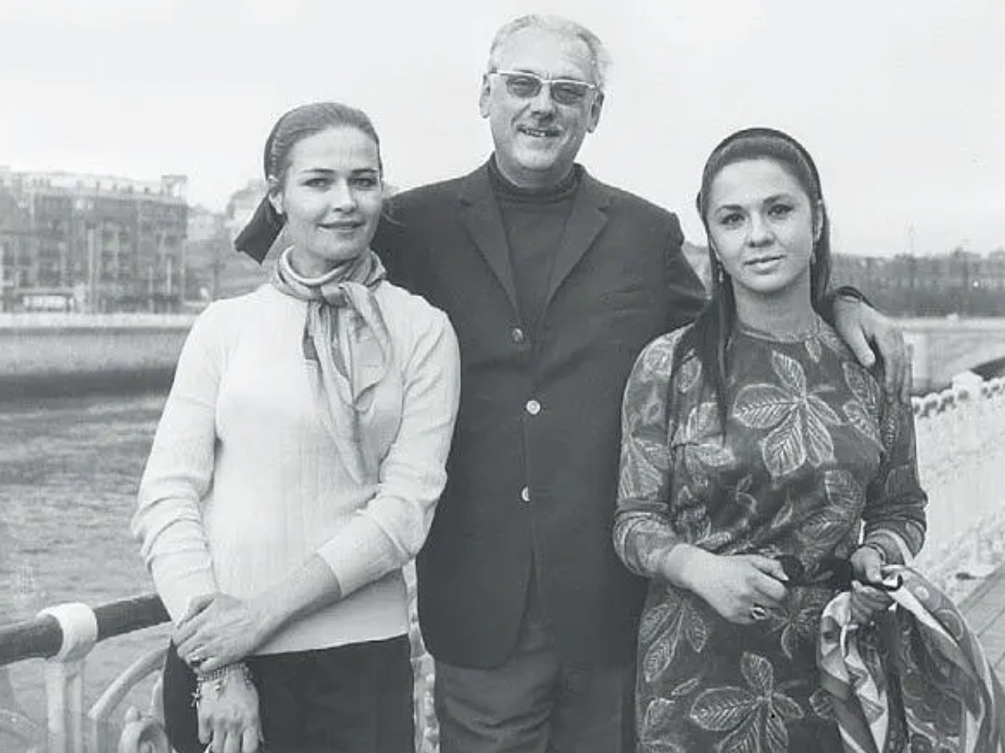 Лионе́лла Ива́новна Стриже́нова