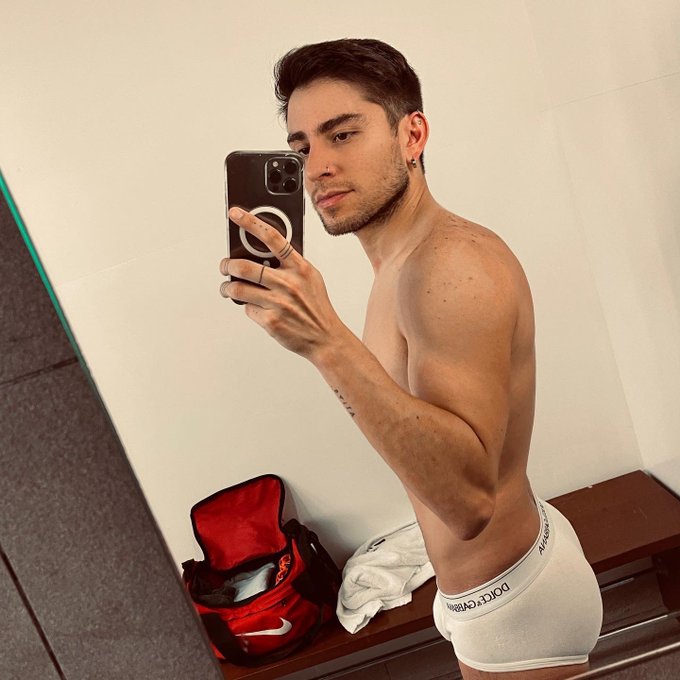 1 pic. BACK ▶️ https://t.co/Mcqk6IHBxe