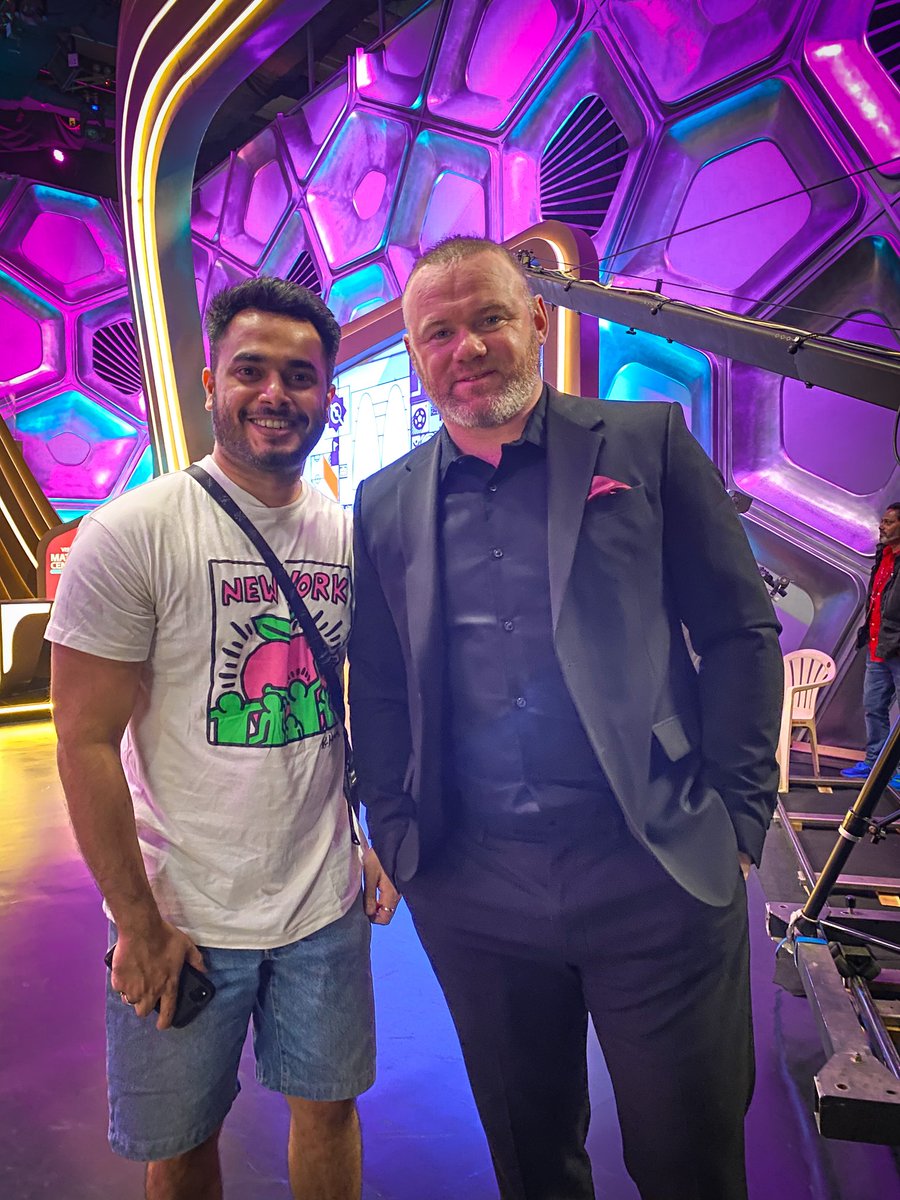 NooFoxxGivenn's tweet photo. @WayneRooney thank you for clicking pictures &amp; the signature, you're a class apart!!! you've had a massive influence in my life!! the many many mesmerizing moments in an united shirt are etched in my memories forever! legend ❤️

HE GOES BY THE NAME OF WAYNE ROONEY 🎶
 #MUFC #GGMU https://t.co/BO9idxKQt5