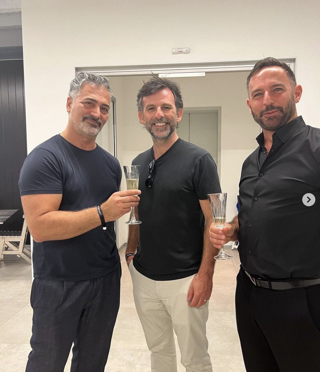 castellocoin's tweet photo. Our founder, Niclas Castello, visiting Craig Robins to see his collection.
"It was such an intense experience, we got to admire amazing contemporary art, meet interesting people all while sipping on a glass of fine champagne!"
#niclascastello #art #craigrobins #artbasel #miami https://t.co/rFZtvnyC0B