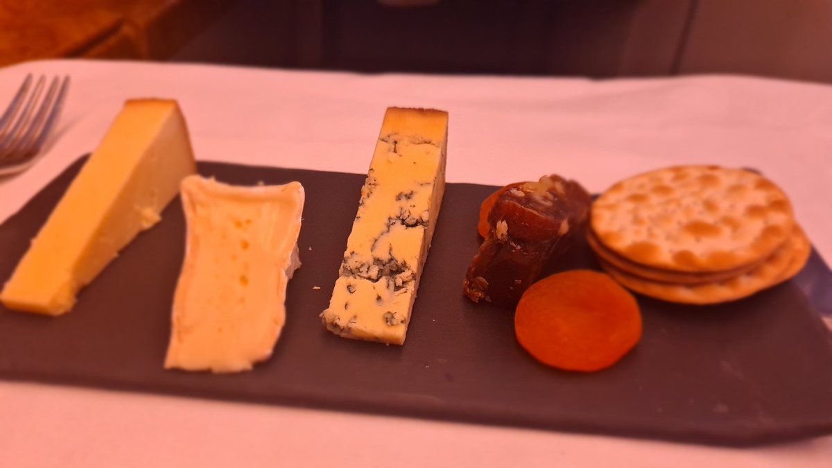 Hats off to <a href="/emirates/">Emirates</a> for serving such a scrumptious 4 course lunch. A fitting end to a nice holiday with Mrs 007. Now we are back in South London, it is dark wet and windy &amp; we are both struggling with jet lag. Diet starts tomorrow I'm told 😬

cc. <a href="/waynewykwong/">Wayne Kwong waynewykwong.bsky.social</a> <a href="/inflightFeed/">Inflight Feed</a>