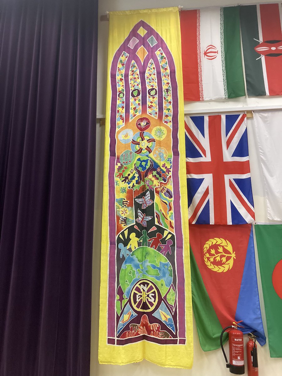 UoLAT_CEO's tweet photo. Delighted to be at @emmanuelnotts this evening for their Carol Service. A lovely way to end the school term with the school’s pupils and their wonderful staff team. https://t.co/sb45LX8dVo