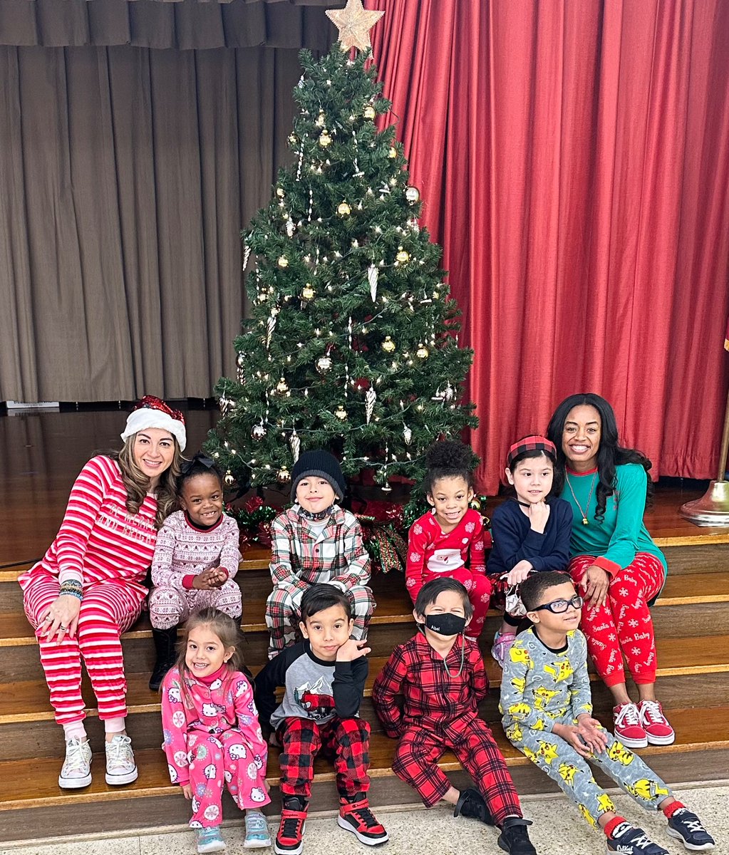 Mustangs 🐴 Celebrating Polar Express Day  w/ Our PJs 🎅🎄🌟
#GreatnessTogether♥️ #AldineConnected #PowerofPrimary