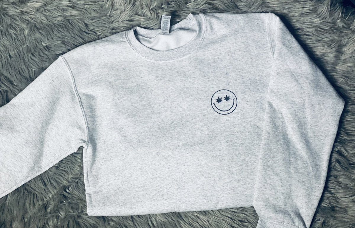 riley_beth13's tweet photo. ✨new sweatshirts✨ https://t.co/pUMwXn0qgj