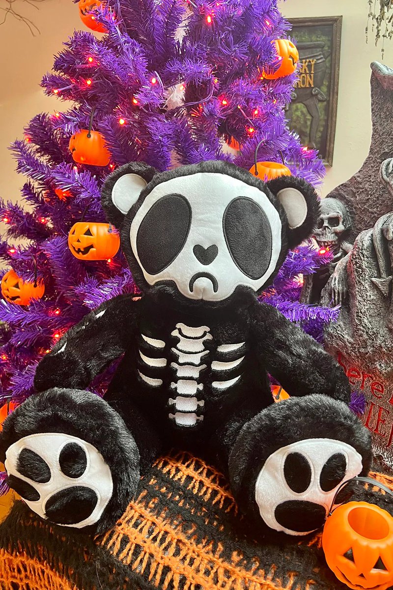 VampireFreaks's tweet photo. What did Santa leave under your tree? π
ππ
Grumpy Bones Bear with our spooky tree~!
#VampireFreaks #Stocking #Goth #Christmas #HoHoHo #Santa #Gothmas #Emo #Gothic #GothHomeDecor #Xmas #GrumpyBonesBear #GothToy #GothRoomDecor https://t.co/tmc2EA449o