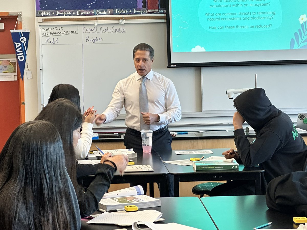 LASchoolsEast's tweet photo. Accelerated learning is in full force @MACESmagnet with @LAUSDSup teaching a #Biology lesson to 9th graders. #AccelerationDays #IBelieveInLAUSD https://t.co/l07BtbVVKH