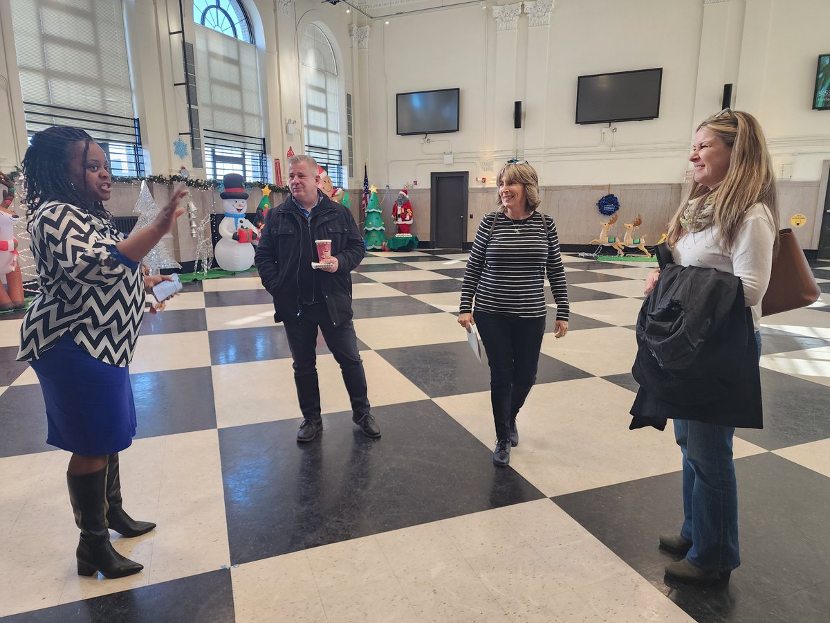 LCBcec31's tweet photo. Dreaming big &amp; making connections  with the D31 Superintendent's Team &amp; Borough President’s Team at 127 Penn NYPD Community Youth Center. Thank you to site director Monique Porter and Lt. Schmelter, it was inspiring!! #elevateD31 #togetherisbetter #communityengagement #NYPD https://t.co/40AmQKnEYq