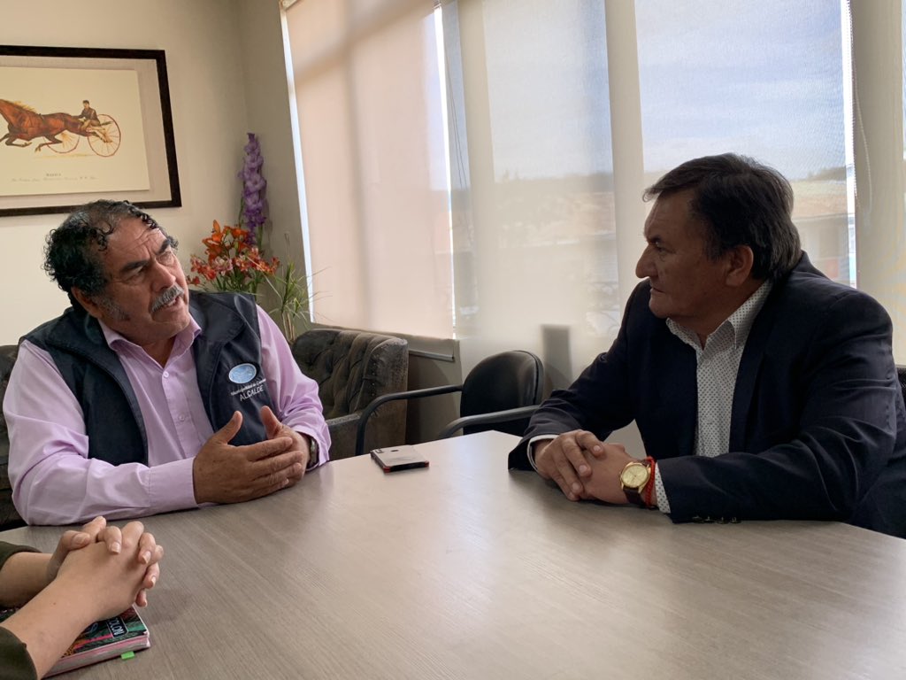 junaebaraucania's tweet photo. Durante la tarde de este lunes, el director(s) de #JunaebAraucanía @MarioVenegasCa realizó una visita protocolar al alcalde de Carahue, Alejandro Sáez, donde se trataron temas relacionados con los Programas Junaeb, presentes en la comuna.
#JunaebEnTerreno
#JunaebContigo https://t.co/aomZdZwKDl