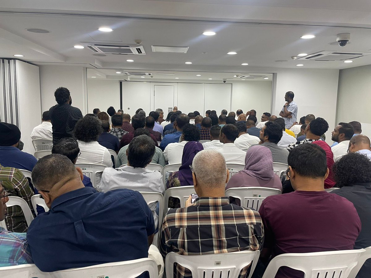 iburahimali's tweet photo. ރަންރީނދޫ މި ބިޔަބޮޑު ލަޝްކަރު އެކުއެކީ ރައީސް @ibusolih އަށް ދެވަނަ ދައުރެއް ހޯދަން މިނިކުތީ. ދެން ނުހުއްޓުވޭނެ 🤗💪

#Ibu2023 
#Heyoverikan https://t.co/H4qSF8uqrb