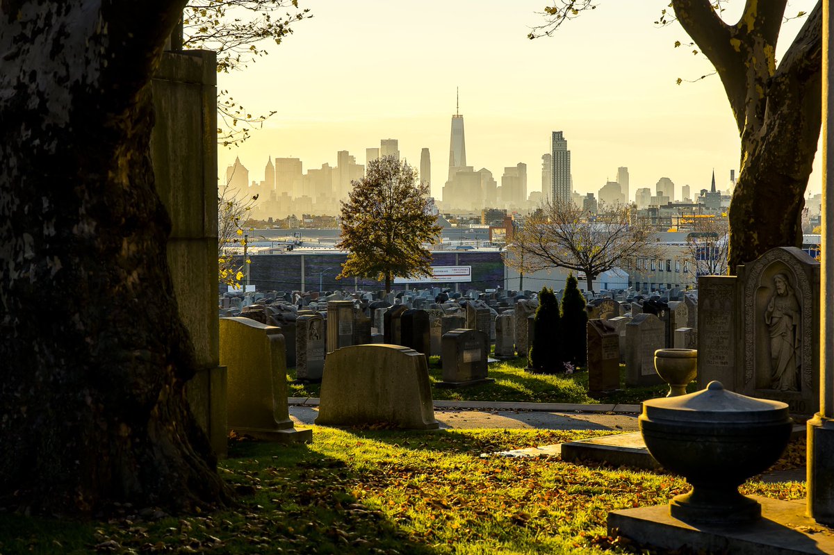 newtownpentacle's tweet photo. From #firstcalvary cemetery in #longislandcity’s #blissville a few weeks ago. Cyclopean Masonry, tomb legions, shining city, and all that sort of jazz. https://t.co/EfkxCx1UKP