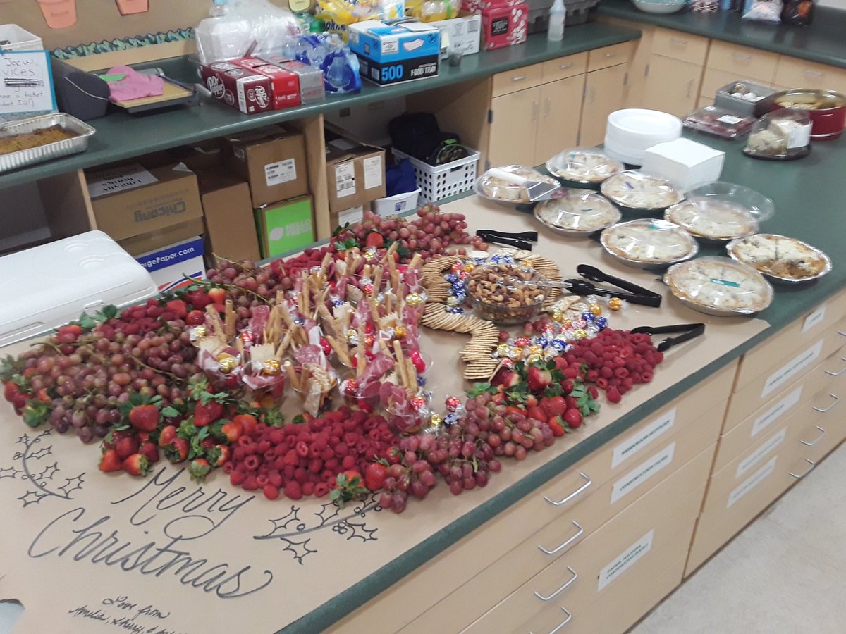 Great way to start the last 2.5 days of school before winter break. Thanks to the best admin team. <a href="/CESHornetsBuzz/">Carter Elementary School</a> #kcsregion3 <a href="/WatsonKCS/">Thomas Watson</a> <a href="/KCSReg3Director/">Megan ODell</a>