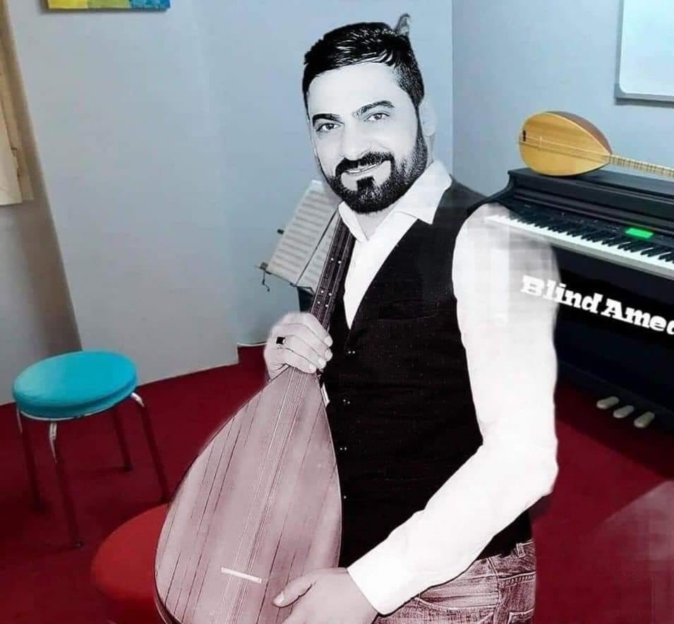 MahmoodYKurdi's tweet photo. اصدرت محكمة #دهوك الحكم بالسجن على الفنان الكوردي (بلند اميدي) ستة اشهر بسب نشر مقطع موسيقي دعمًا للناشطين المعتقلين في سجون إقليم كوردستان.

ساندوا أخوانكم في إقليم كوردستان لا يوجد فرق بين #حيدر_الزيدي و #بلند_اميدي https://t.co/v4MawBqhxR