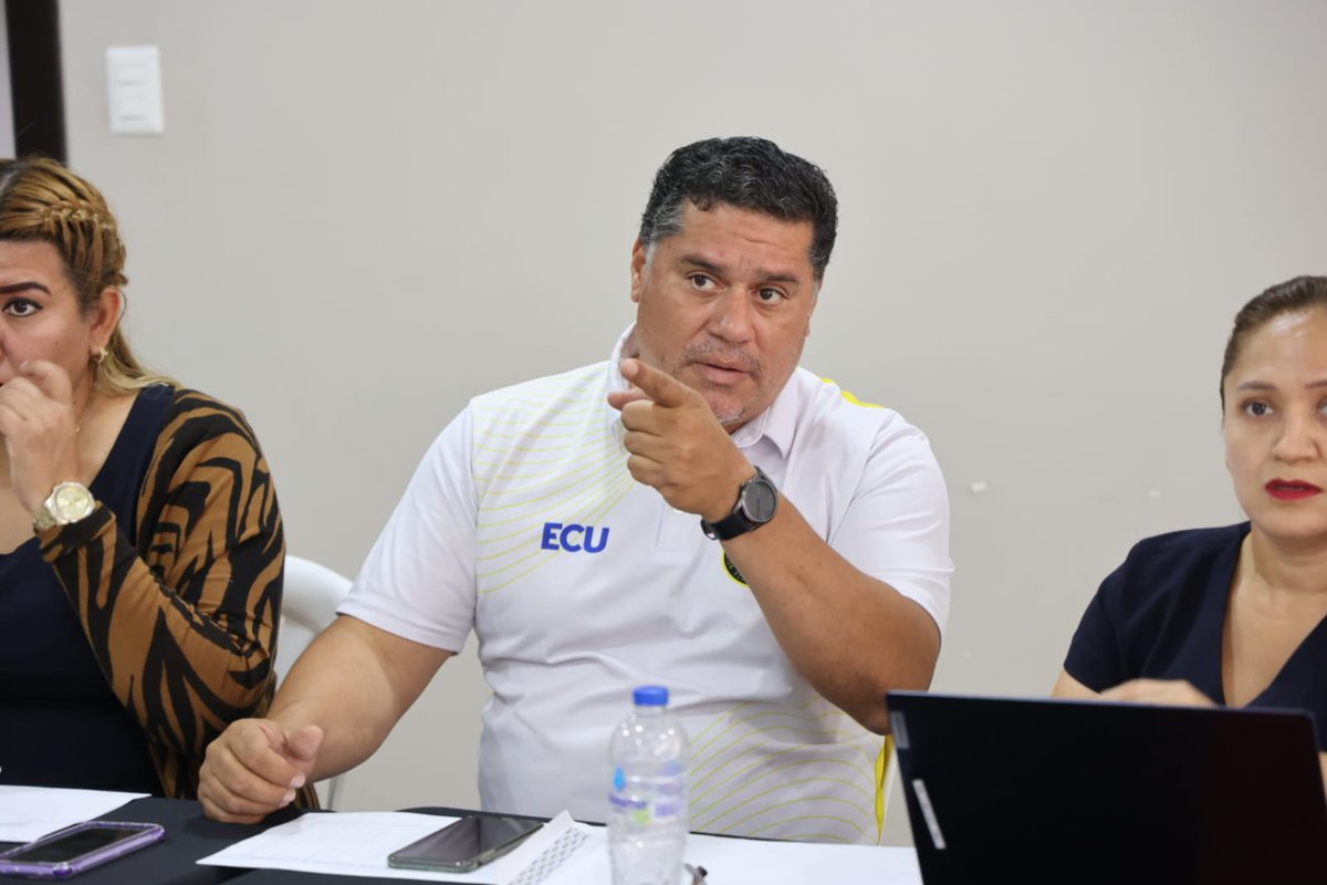 Está mañana, en el miniauditorio del Comité Olímpico Ecuatoriano, el presidente de la #FENA, <a href="/AxEguez/">Alfredo Eguez</a> se reunió con <a href="/DeporteEc/">Viceministerio del Deporte 🇪🇨</a> y <a href="/ECUADORolimpico/">Comite_Olimpico_Ecu</a> para delinear los campamentos y eventos de la temporada 2023. 

En la reunión también estuvo el entrenador <a href="/EndericaCoach/">JuanFernandoEnderica</a>