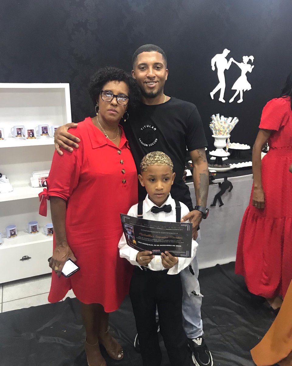 vulgoMD95's tweet photo. Primeiramente agradecer a Deus por ter dado tudo certo na 1• Formatura do Nichollas na escola e por eu conseguir acompanhar e auxiliar a Educação do meu filho, foi um momento muito especial e gratificante, orgulho demais de ser seu pai ❤️ https://t.co/SuKQXpOFZS