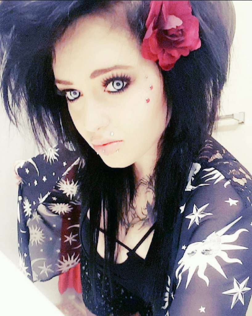 TW Pornstars - 3 pic. 𝖂𝖔𝖑𝖋𝖕𝖎𝖝𝖎𝖊🖇. Twitter. Happy national emo day