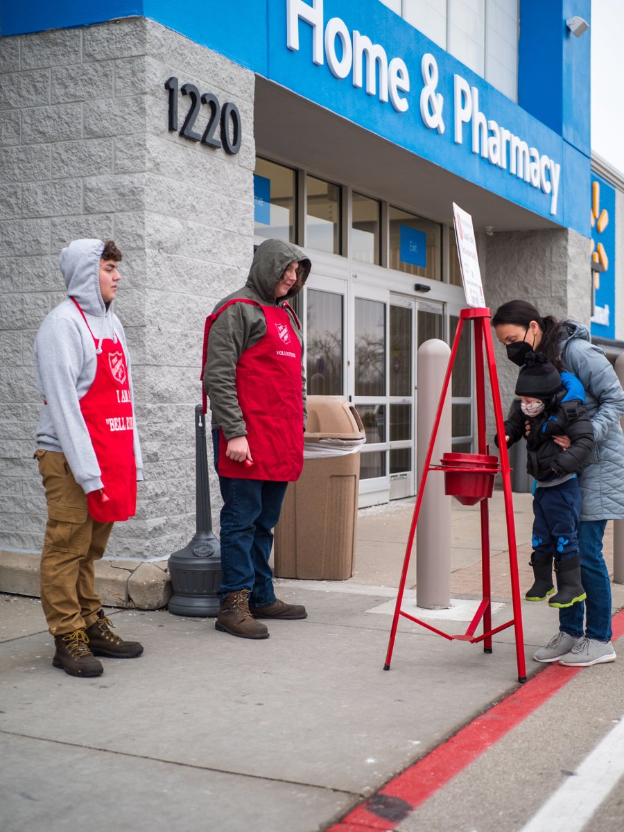 GPSEdPartners's tweet photo. Check out our students from our Hartford Finishing / Steel Craft Corp. of Hartford Ed Center #volunteering as bell ringers for the @salvationarmy! It was a cold one for our students but they did it with smiles on their faces.π
#NextGenerationStudent #Community #workbasedlearning https://t.co/LUhQzm4dut