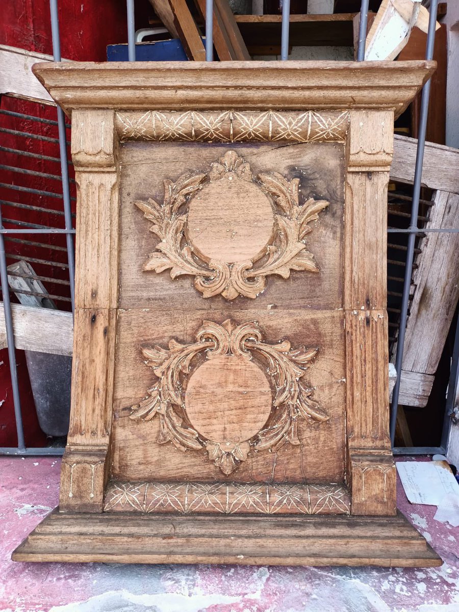 Miren mi nuevo proyecto, compré este reclinatorio de más de 100 años y lo voy a restaurar pa mi futura capillita en casa🥰