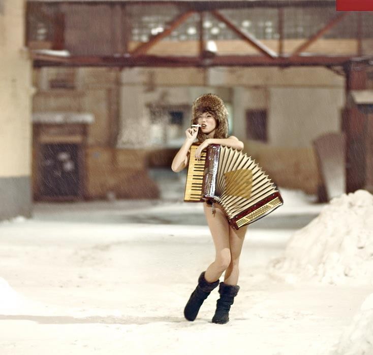 Да со своими песнями я могла бы собирать многотысячные стадионы! Просто нет слуха, голоса и своих песен.