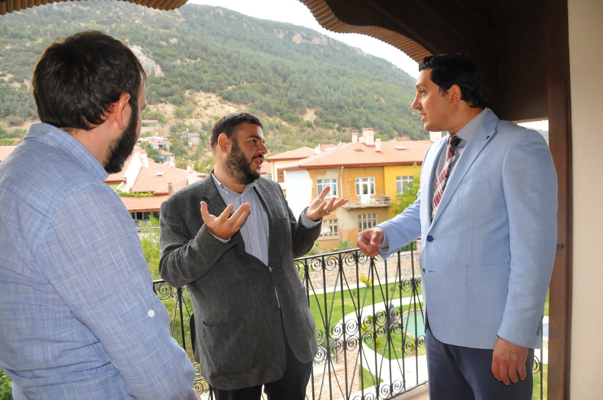 Selçuklu Devleti döneminde Akşehirde yaşayan, tefekküre vesile nasihatleriyle tebessüm ile düşündüren Nasreddin Hocamızın güzel beldesini ziyaret ettik.Nazik misafirperverlikleri için Akşehir Belediye Başkanımız Sn.<a href="/AkkayaSalih/">Dr.Salih Akkaya</a>’ya ve Başkanımız Sn.<a href="/emrcvdar/">Emre Çavdar</a>’a çok teşekkür ederiz.