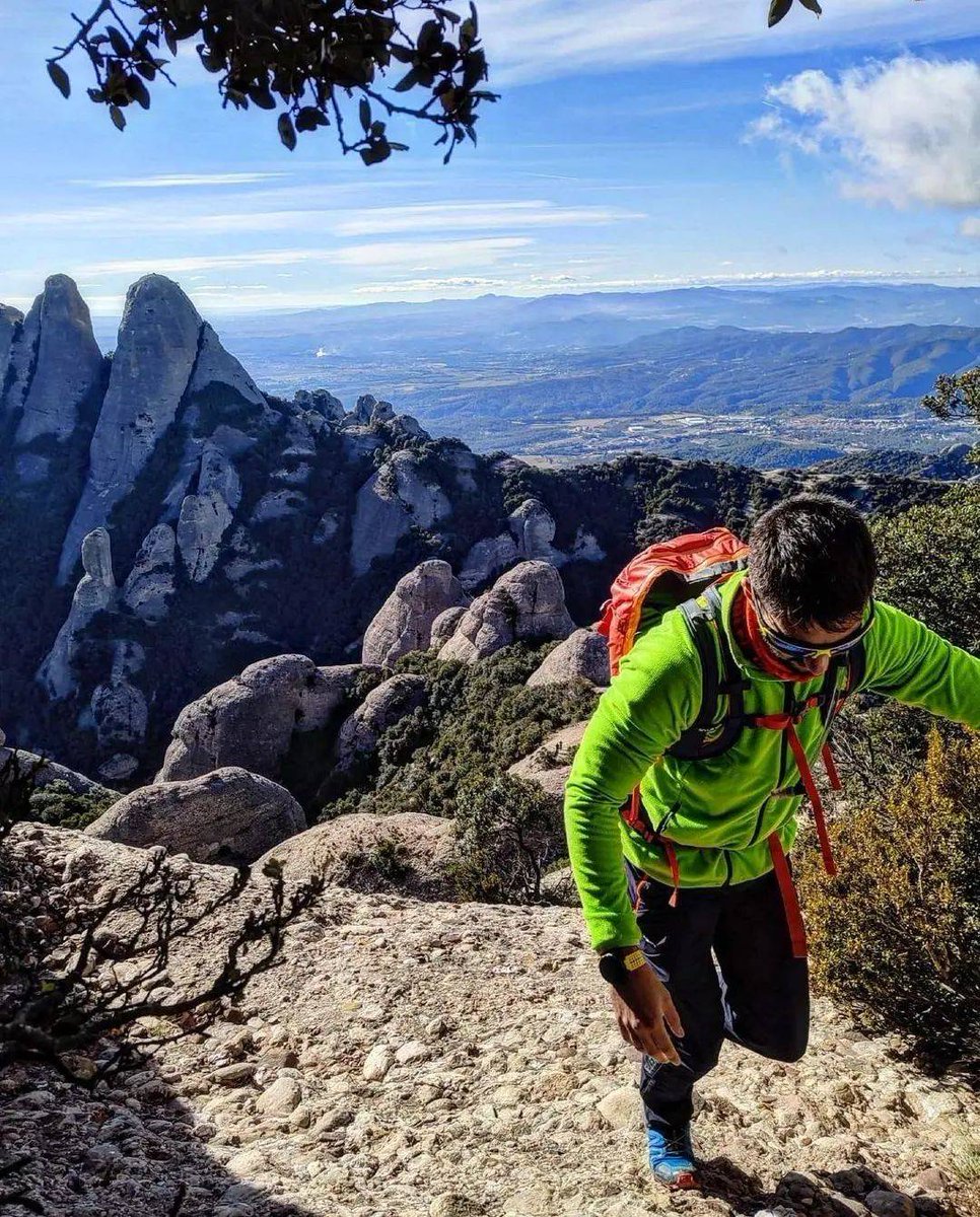 BasurdeEditions's tweet photo. ⚡️Aventura del día⚡️Adventure of the day⚡️
.
Montserrat 🏔️ ✨ - Photo by @alexgm.7
🎉 Enhorabuena!
.
#BeAdventurer #catalunyaexperience #descobreixcatalunya #igerscatalunya #montserrat #elefant #100cims #feec #cemadteam #sumiloc #repte100cims #pure#salewa #salomon #trekking https://t.co/pjTSvemsPP